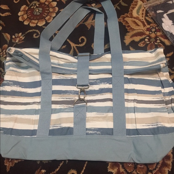 SOLD...Thirty One Brush Stroke Weekender Bag!! - Picture 2 of 6